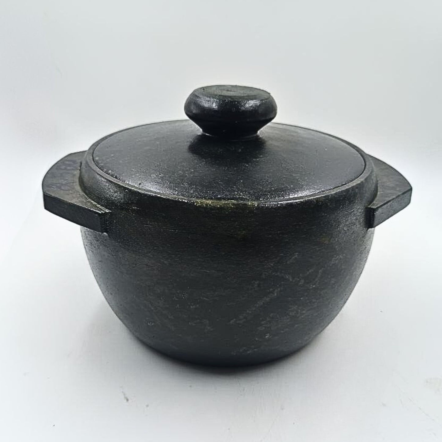 2.3 – 2.5 liter Cook & Serve Pot Handmade Natural Soapstone / Kalchatti | Open Fire and Gas Stove Compatible | Pre-Seasoned | With Lid